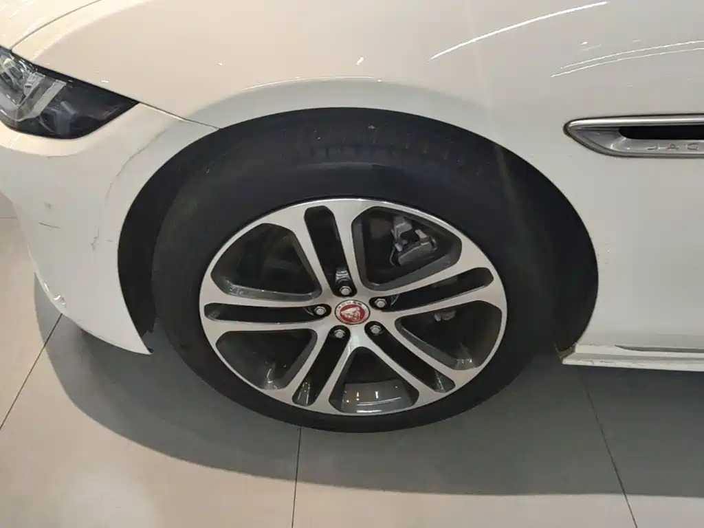 Jaguar XEL 2025 — фото 23