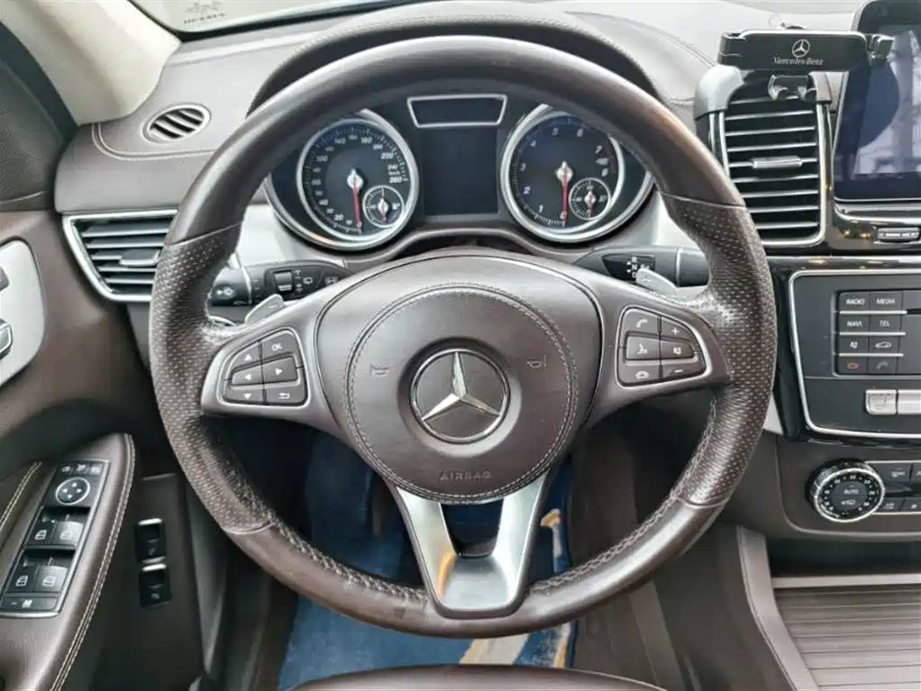 Mercedes-Benz GLS 2016 — фото 17