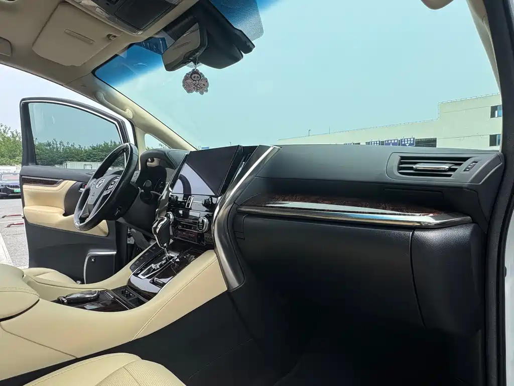 Toyota Alphard 2021 — фото 12
