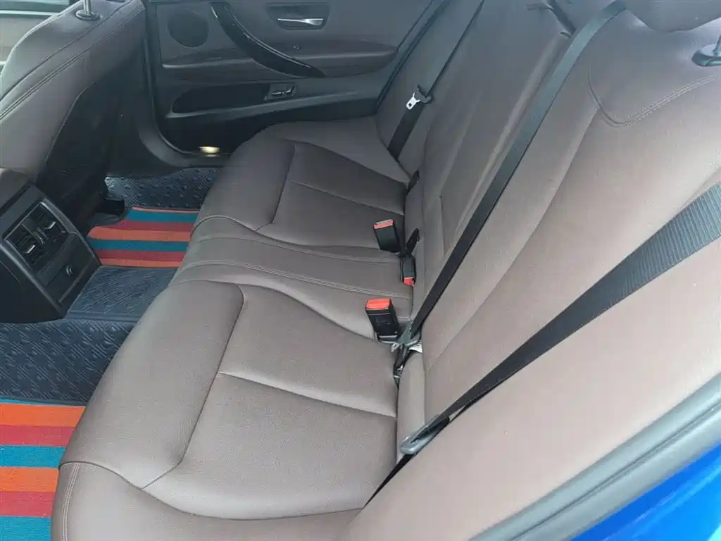 BMW 3 Series 2018 — фото 17