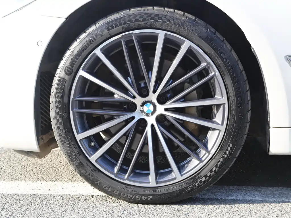 BMW 5 Series 2020 — фото 18