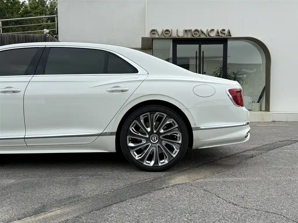 Bentley Flying Spur PHEV 2025 — фото 6