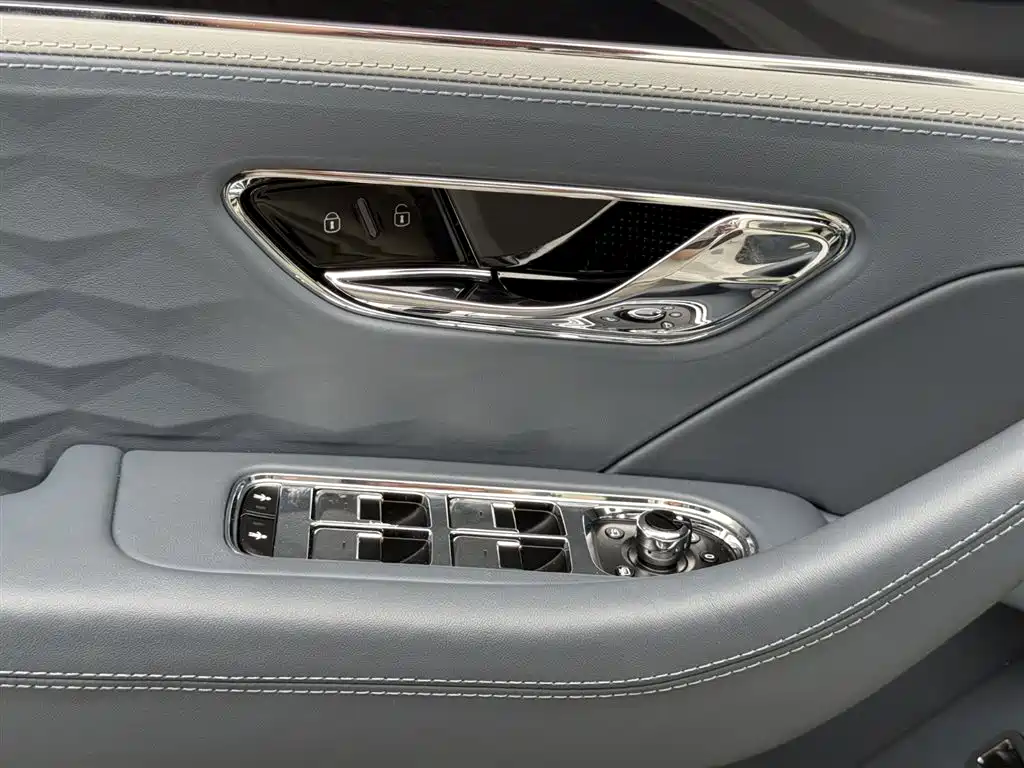 Bentley Flying Spur PHEV 2025 — фото 13