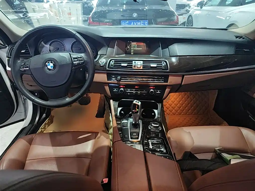 BMW 5 Series 2015 — фото 10