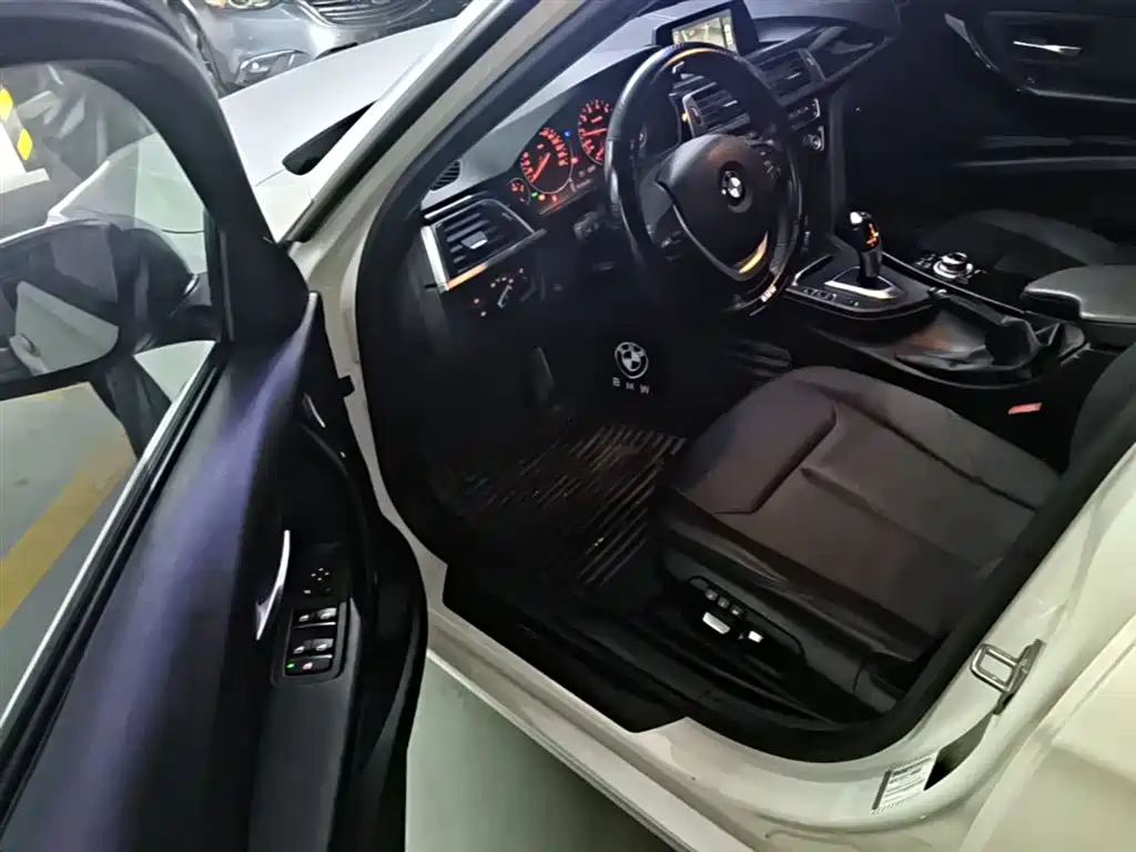 BMW 3 Series 2016 — фото 16