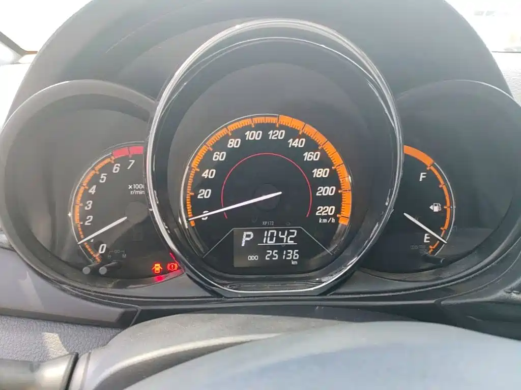 Toyota Yaris L 2022 — фото 12