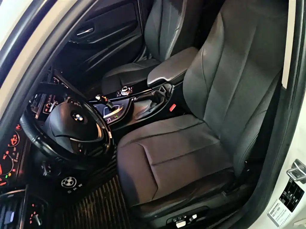 BMW 3 Series 2016 — фото 15