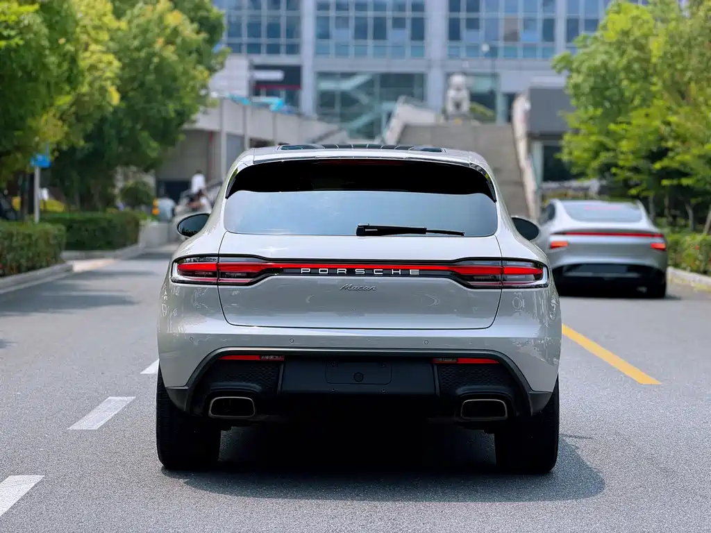 Porsche Macan 2023 — фото 18