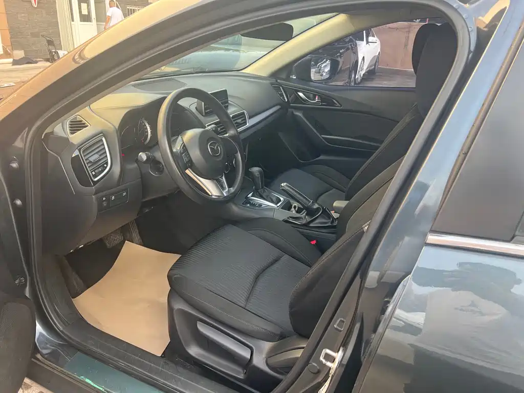 Mazda 3 Axela 2016