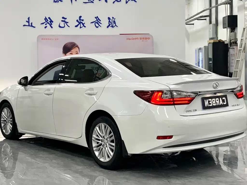 Lexus ES 2017 — фото 8