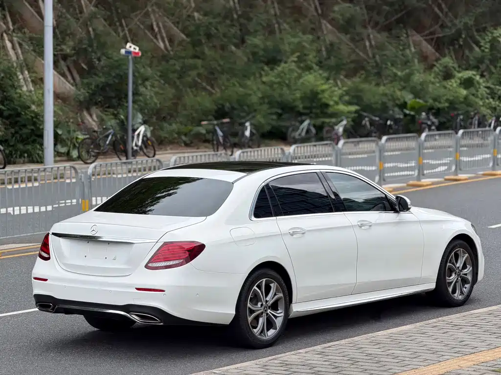 Mercedes-Benz E-Class 2020 — фото 13