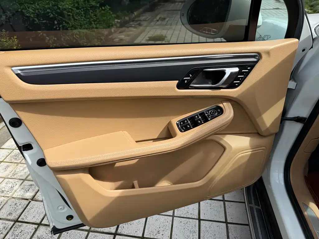 Porsche Macan 2016 — фото 11