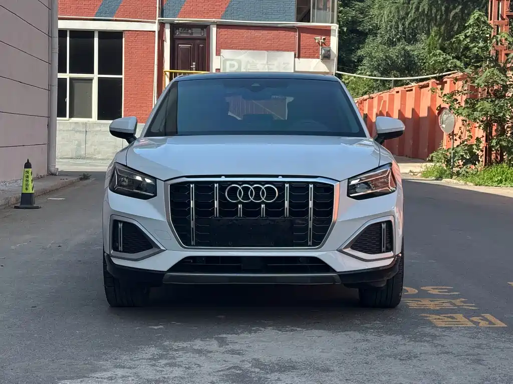 Audi Q2L 2022 — фото 2