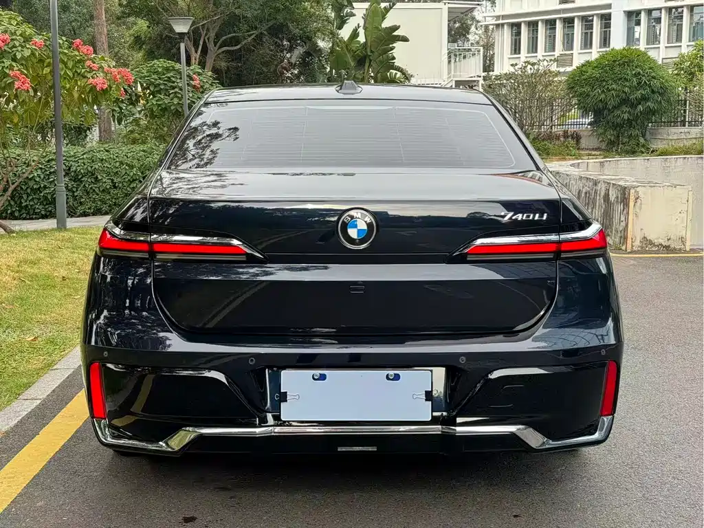 BMW 7 Series 2023 — фото 13