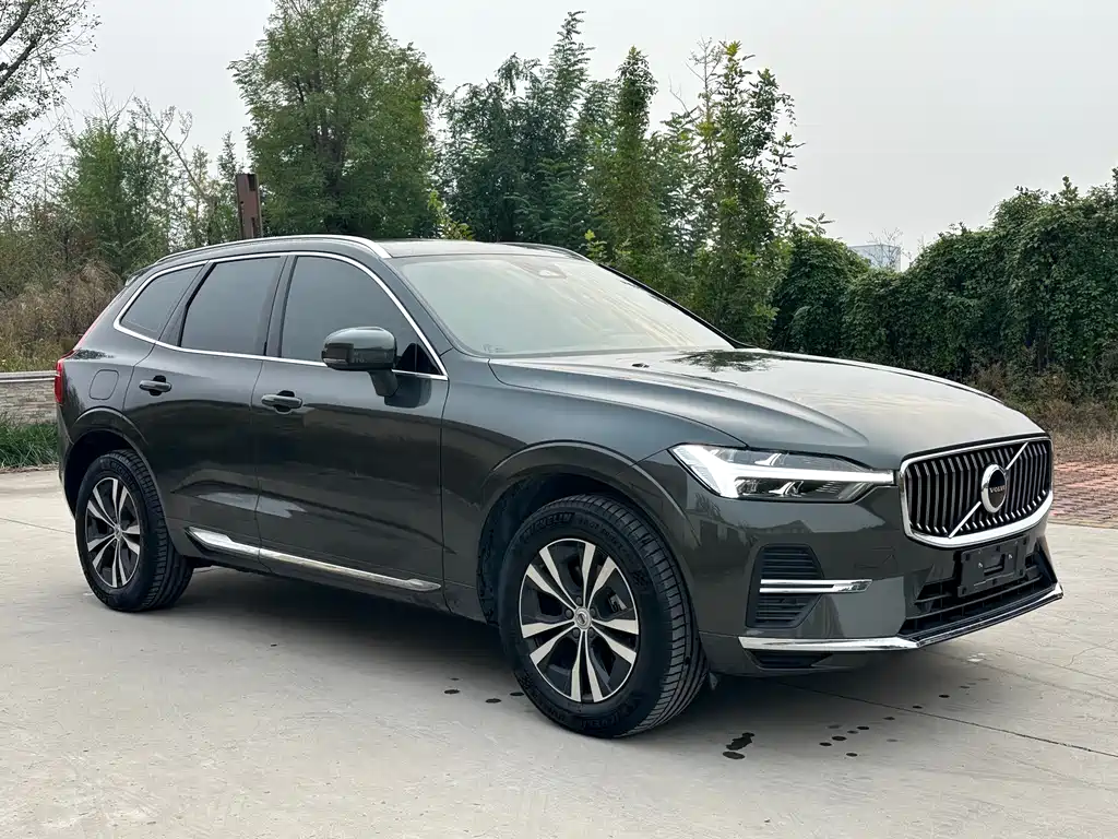 Volvo XC60 2022 — фото 3