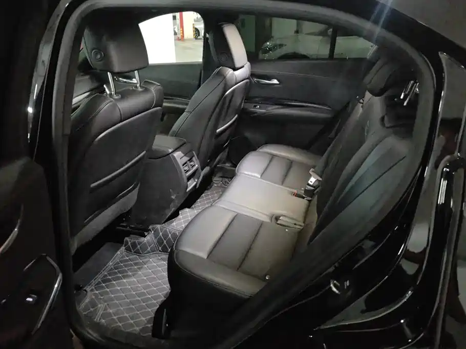 Cadillac XT4 2022 — фото 11