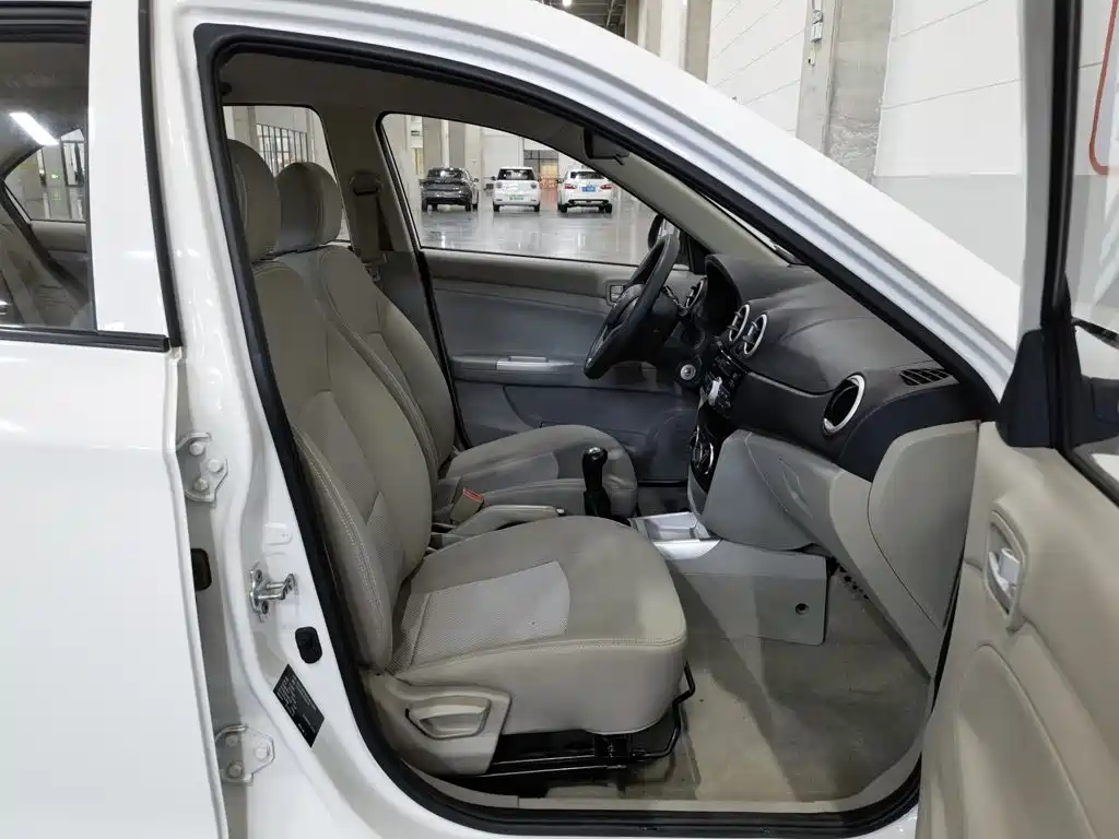Changan Yuexiang V3 2019 — фото 23
