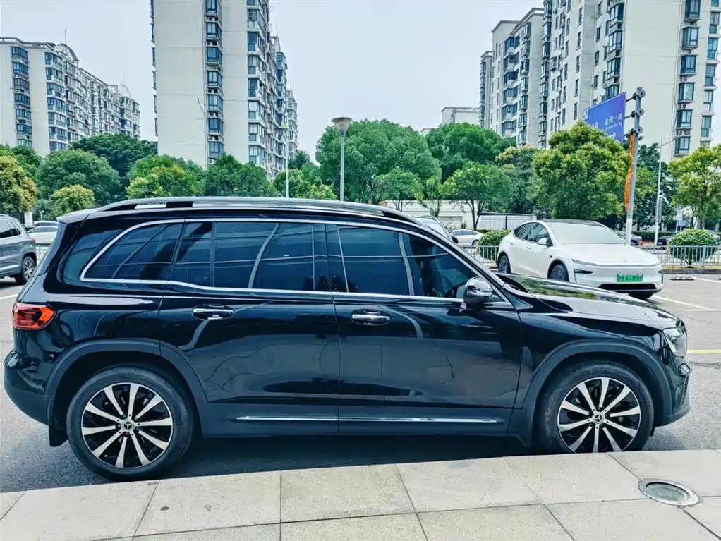 Mercedes-Benz GLB 2024