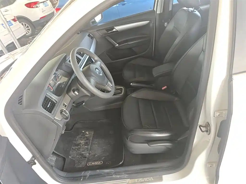 Volkswagen Lavida 2015 — фото 15