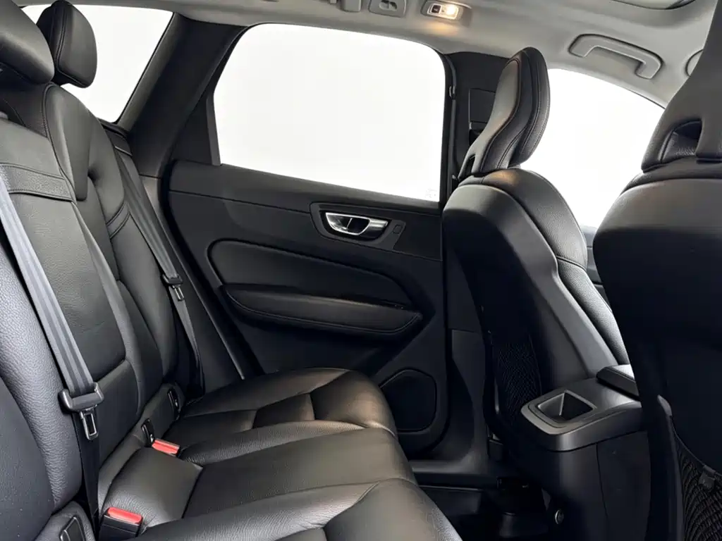 Volvo XC60 2020 — фото 10