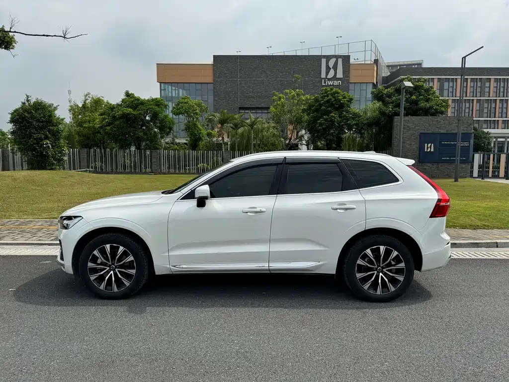 Volvo XC60 2025