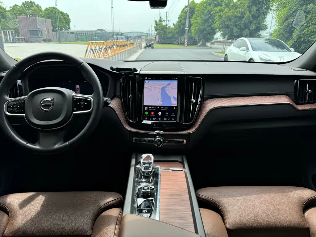 Volvo XC60 2025 — фото 21