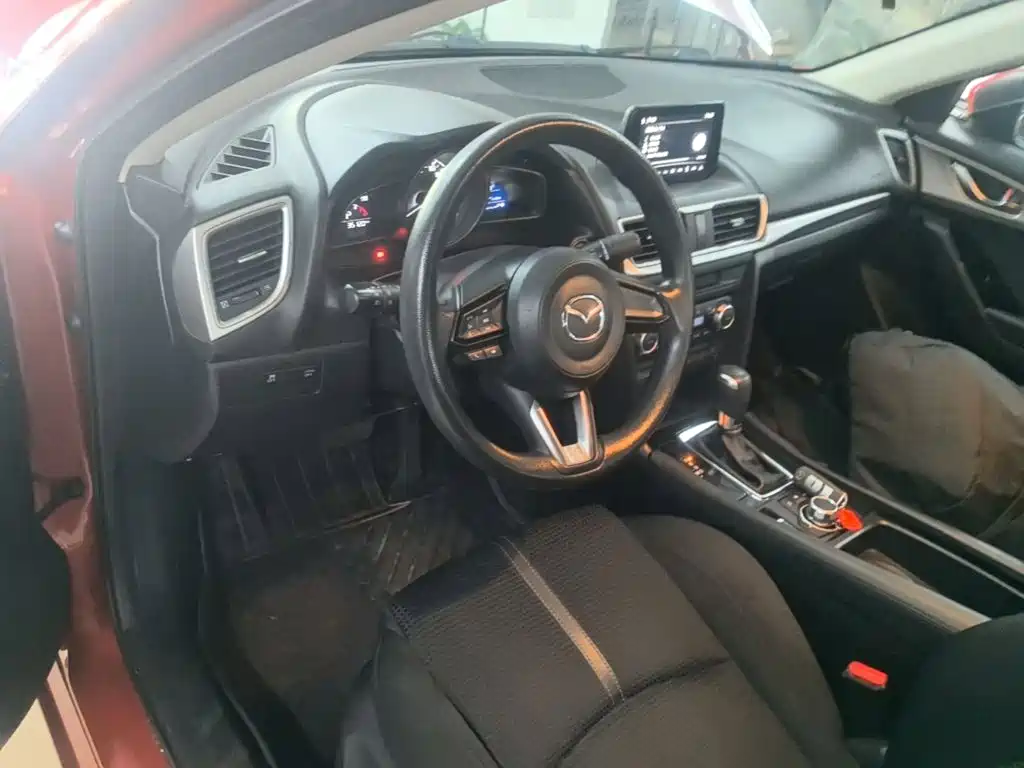 Mazda 3 Axela 2019 — фото 10