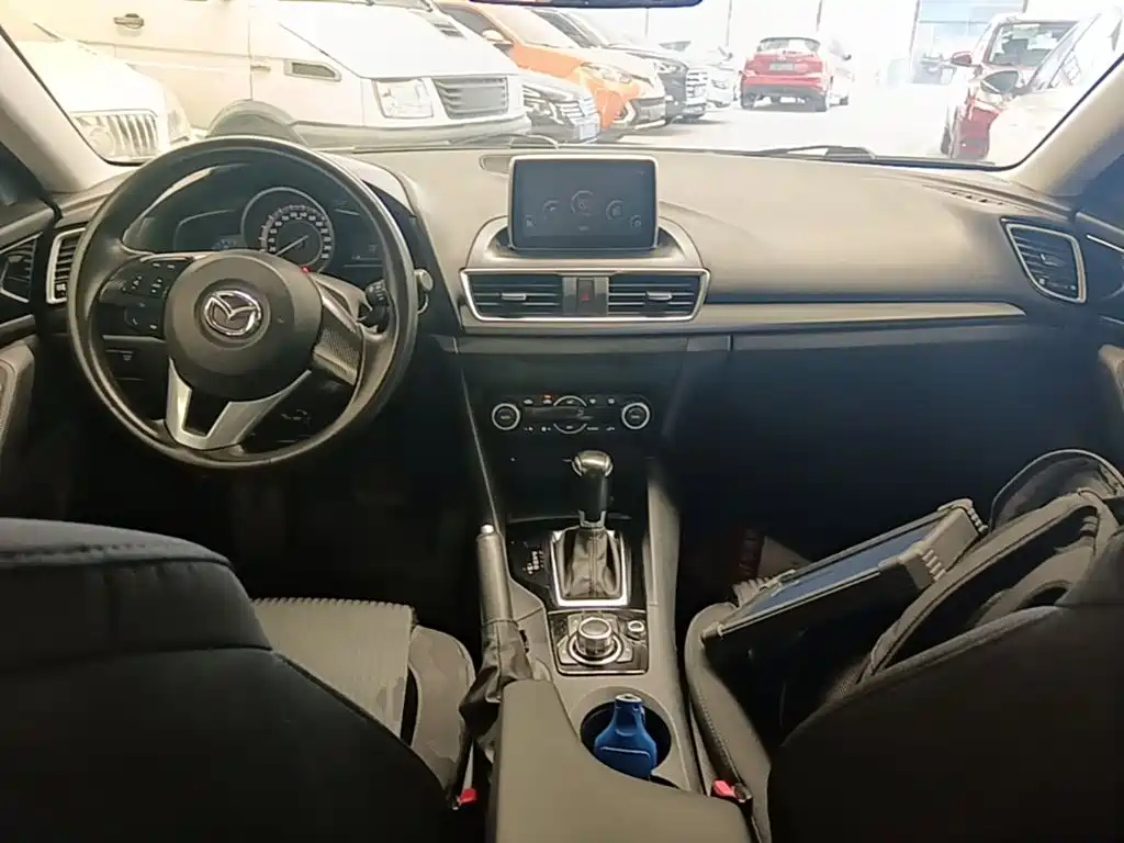 Mazda 3 Axela 2015 — фото 10