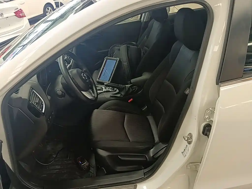 Mazda 3 Axela 2015 — фото 15