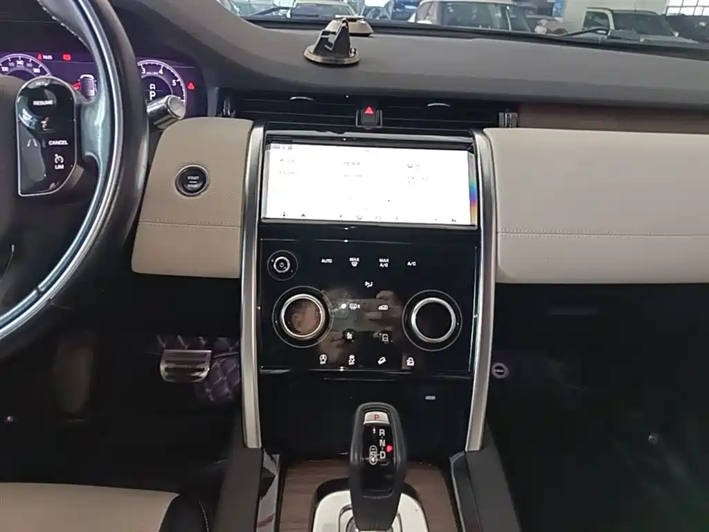 Land Rover Discovery Sport 2021 — фото 9