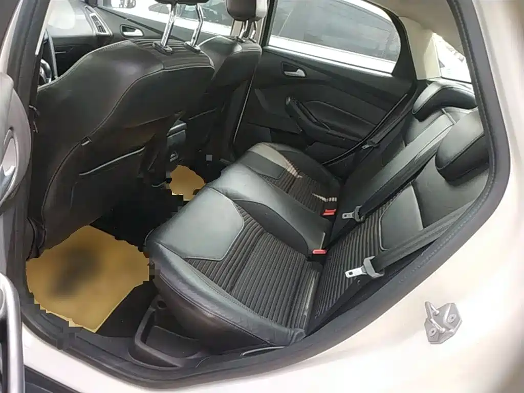 Ford Focus 2015 — фото 17