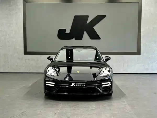 Porsche Panamera 2021