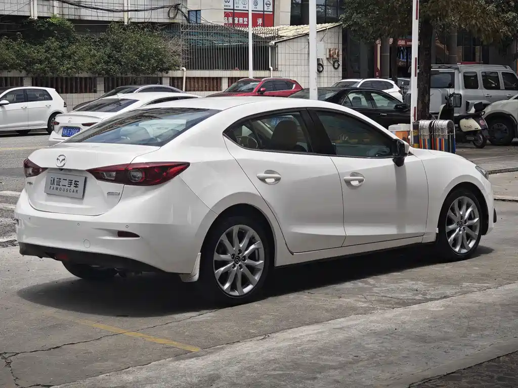Mazda 3 Axela 2014 — фото 12