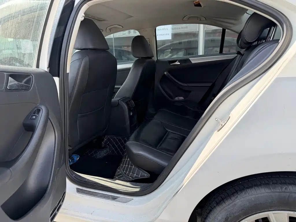 Volkswagen Sagitar 2013