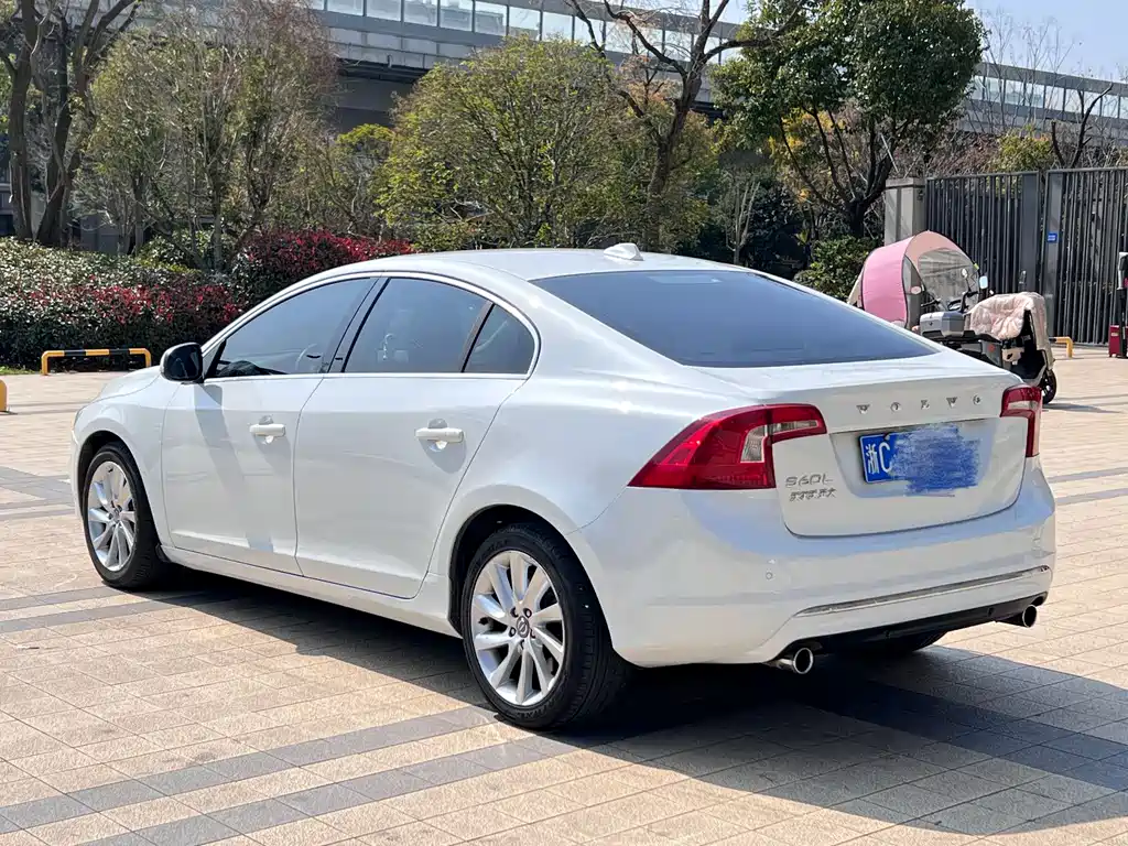 Volvo S60 2015 — фото 14