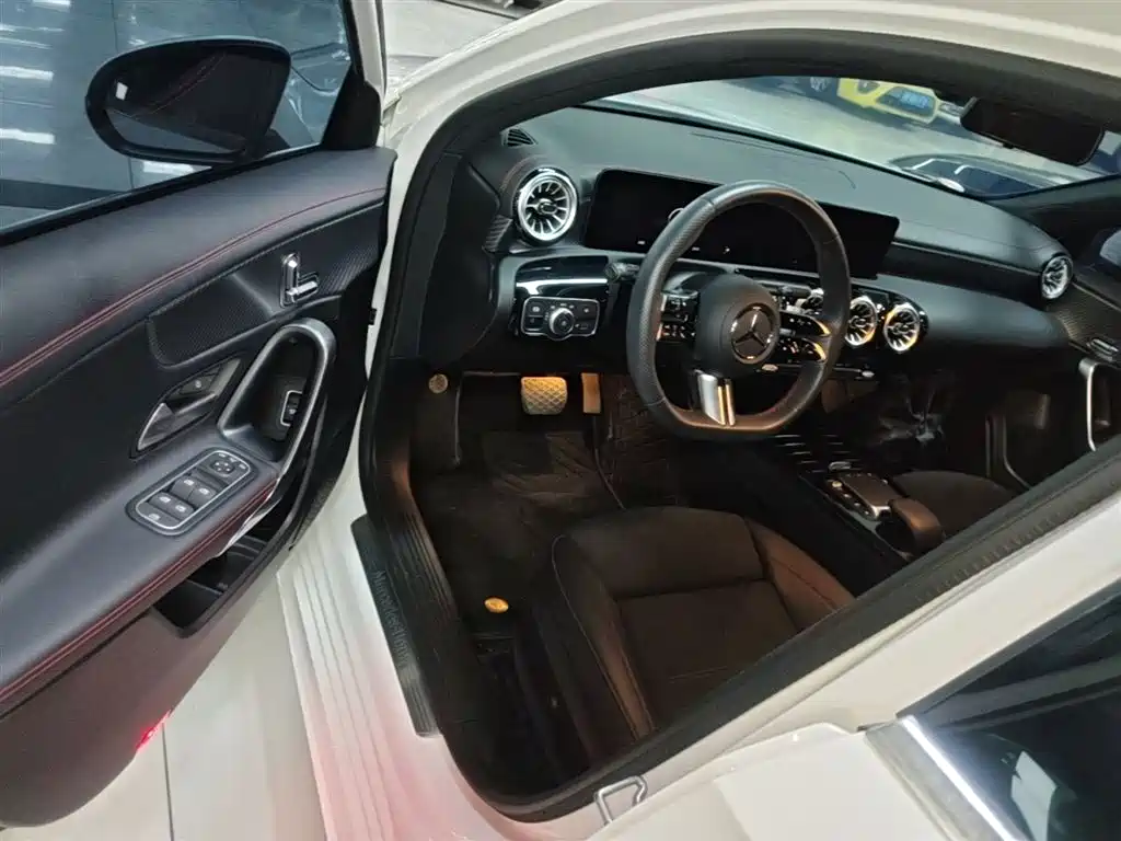 Mercedes-Benz A-Class 2024 — фото 16