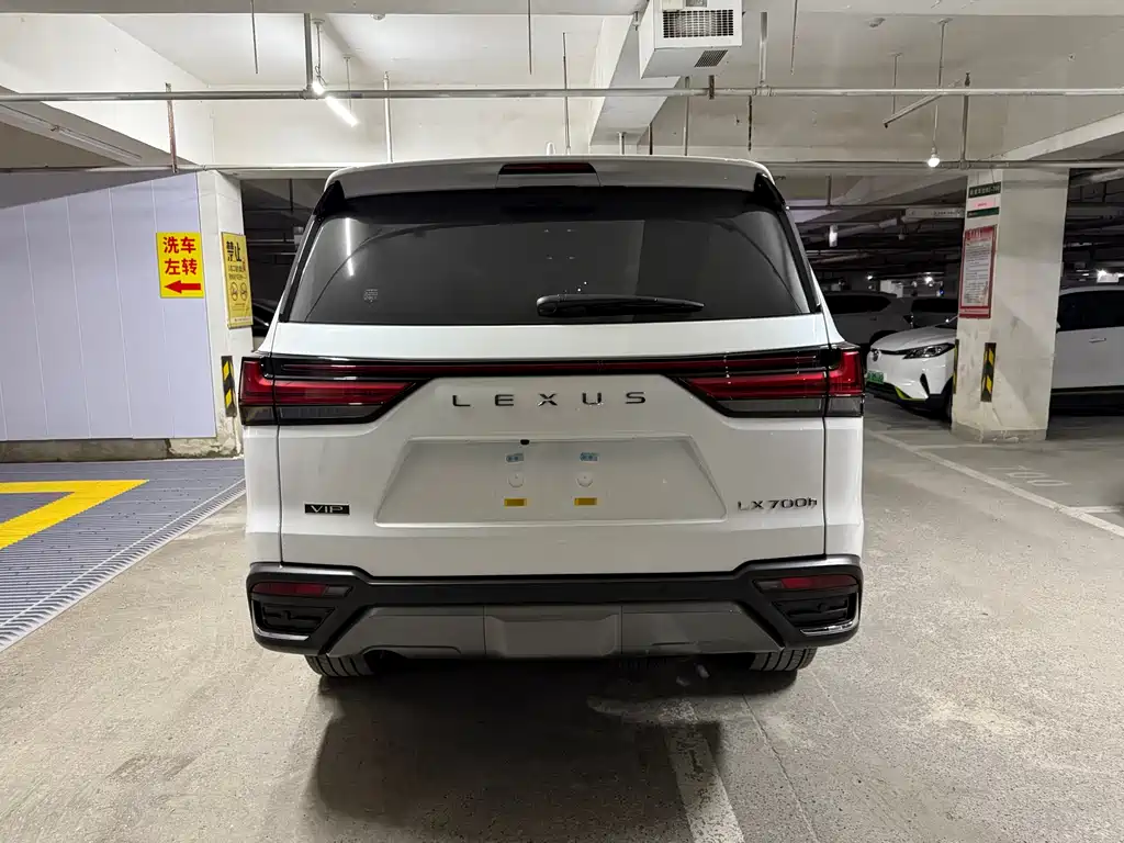 Lexus LX — фото 11
