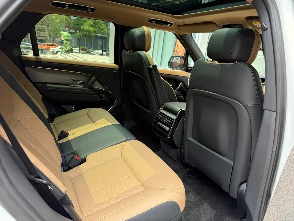 Land Rover Range Rover Sport 2023 — фото 13