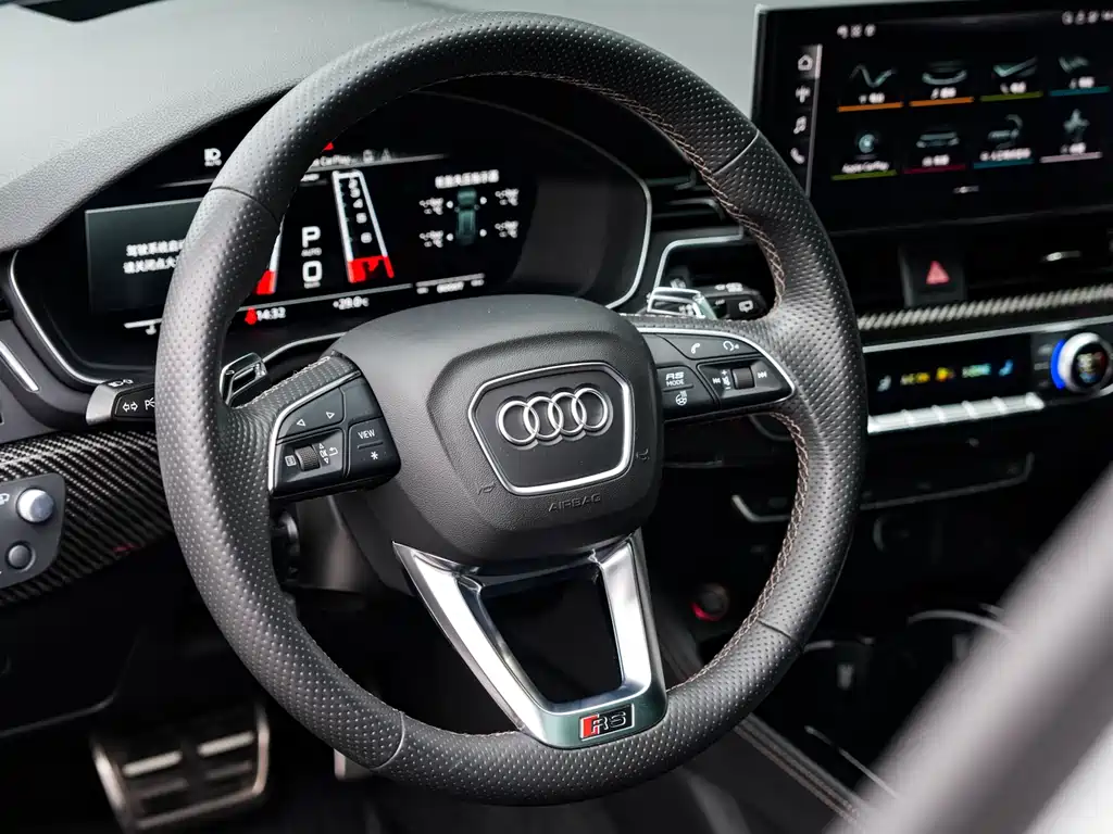 Audi RS 4 2021 — фото 10