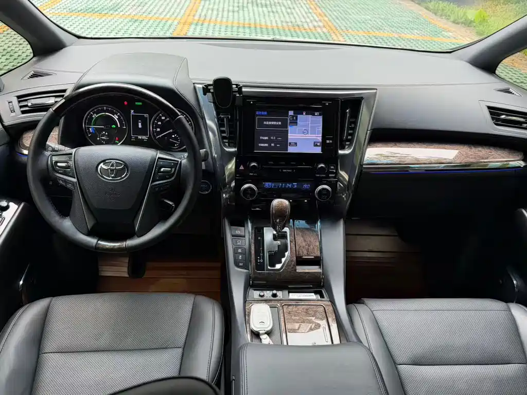 Toyota Alphard 2020 — фото 8