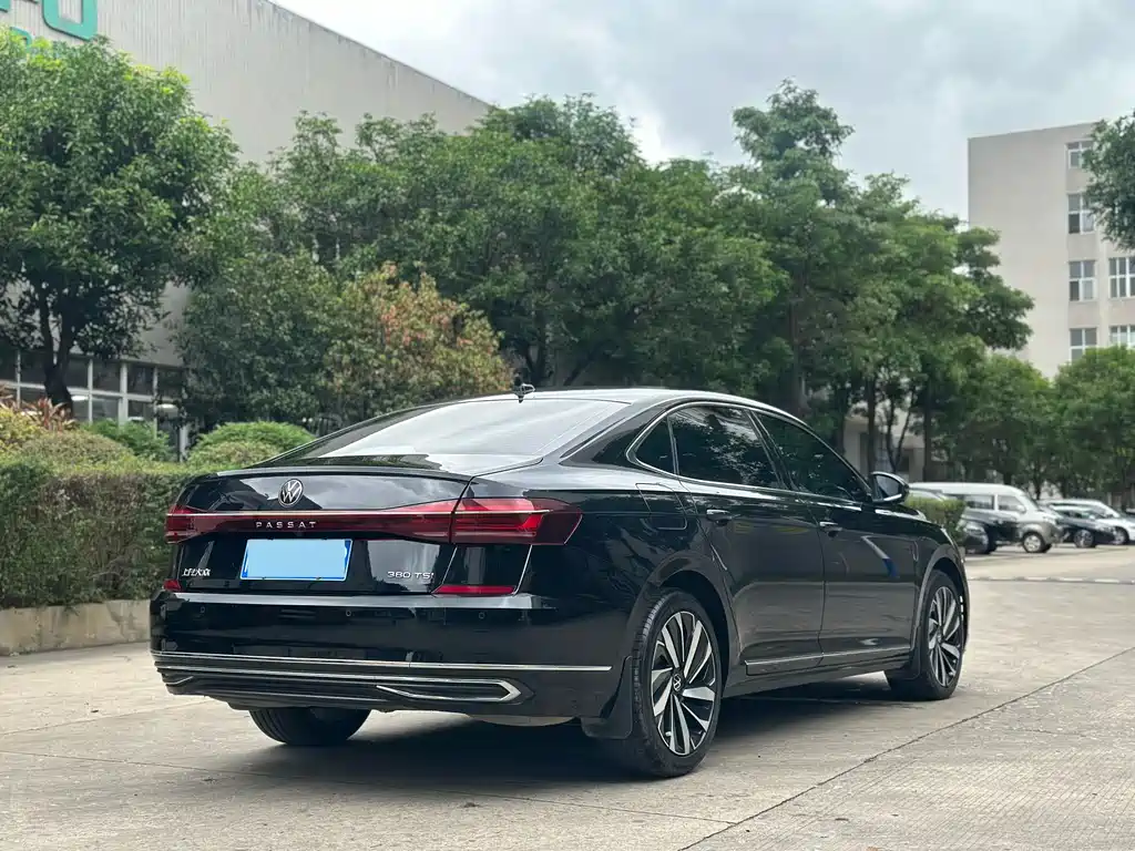 Volkswagen Passat 2023 — фото 4