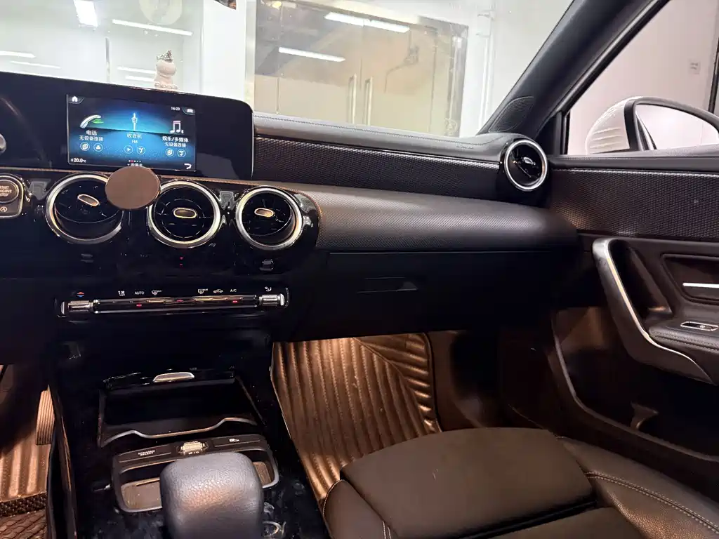 Mercedes-Benz A-Class 2019 — фото 17