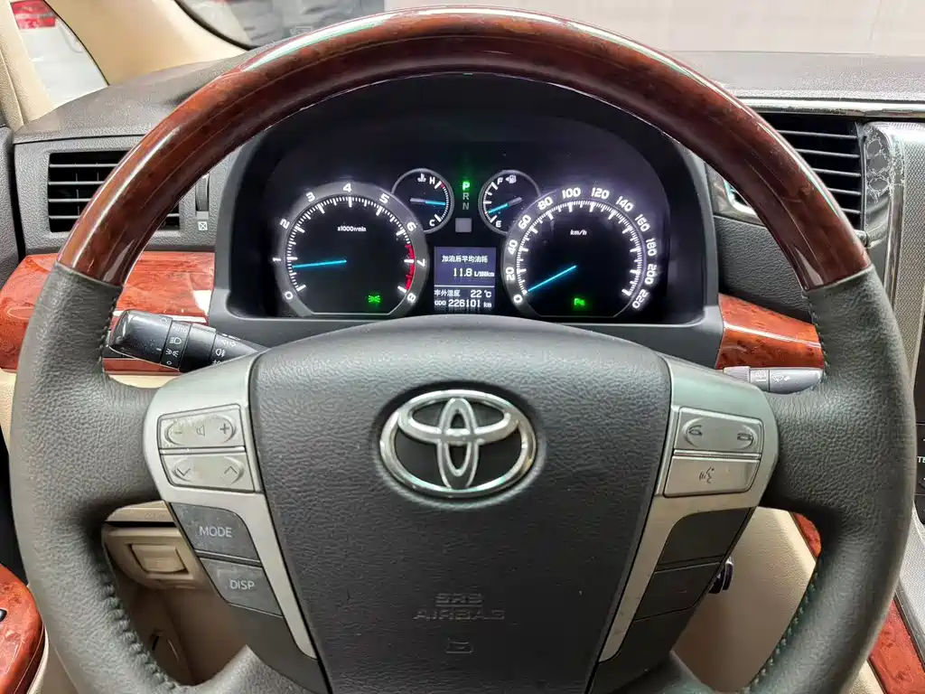 Toyota Alphard 2010