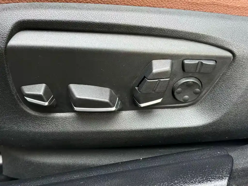 BMW 5 Series 2015 — фото 18