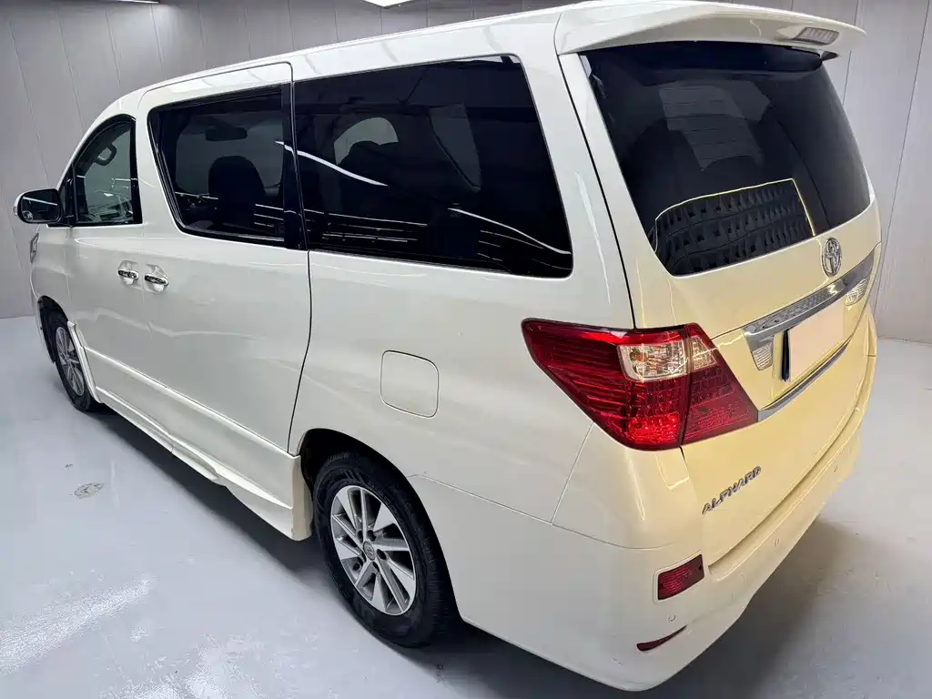 Toyota Alphard 2010