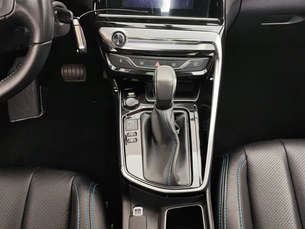 Peugeot 308 2019 — фото 13