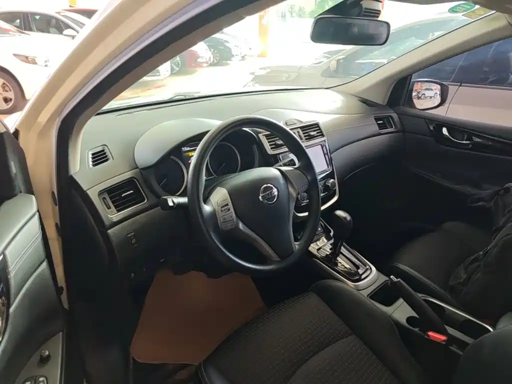 Nissan Tiida 2017 — фото 10