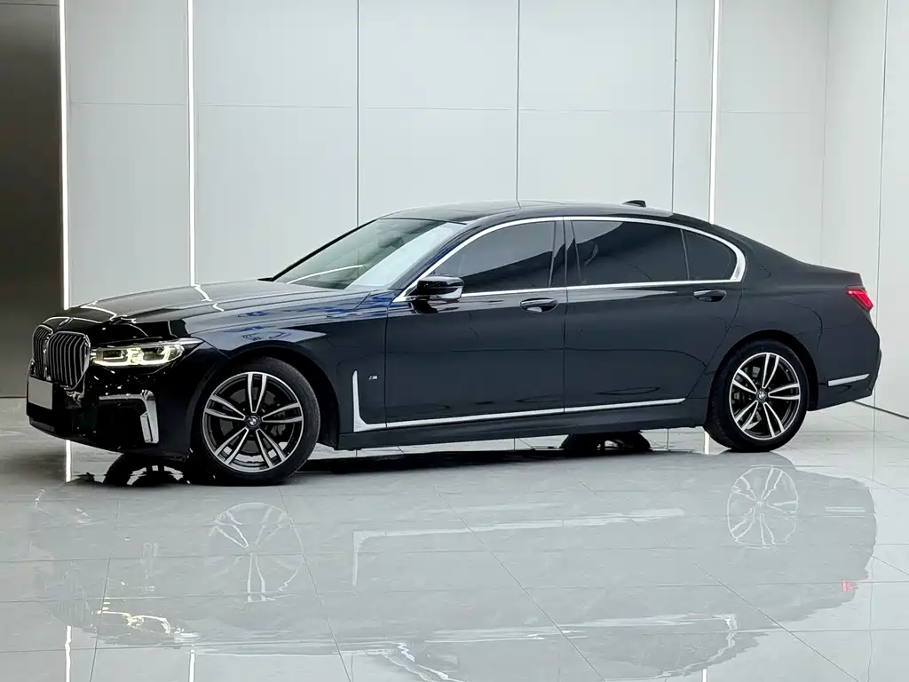 BMW 7 Series 2020 — фото 1
