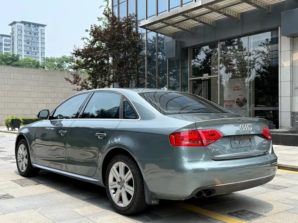 Audi A4L 2011