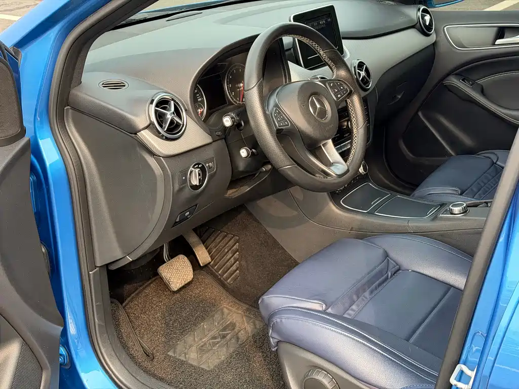 Mercedes-Benz B-Class 2016 — фото 10
